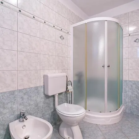Iva-trosobni-