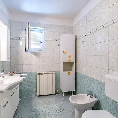Iva-trosobni-