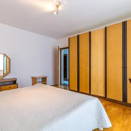Iva-trosobni-