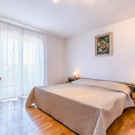 Iva-trosobni-